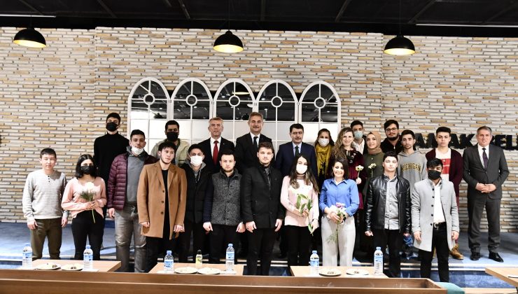 Kütüphane Söyleşileri’nin konuğu Ankara Valisi Vasip Şahin oldu